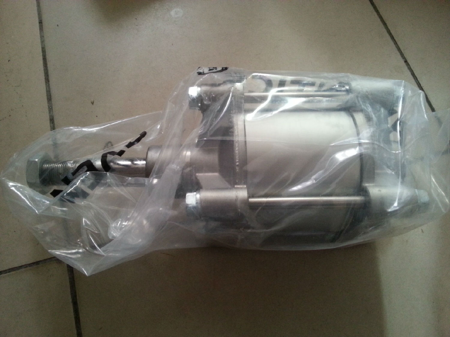 珠?？蛻粲嗁彽膔exroth氣缸今日到貨！